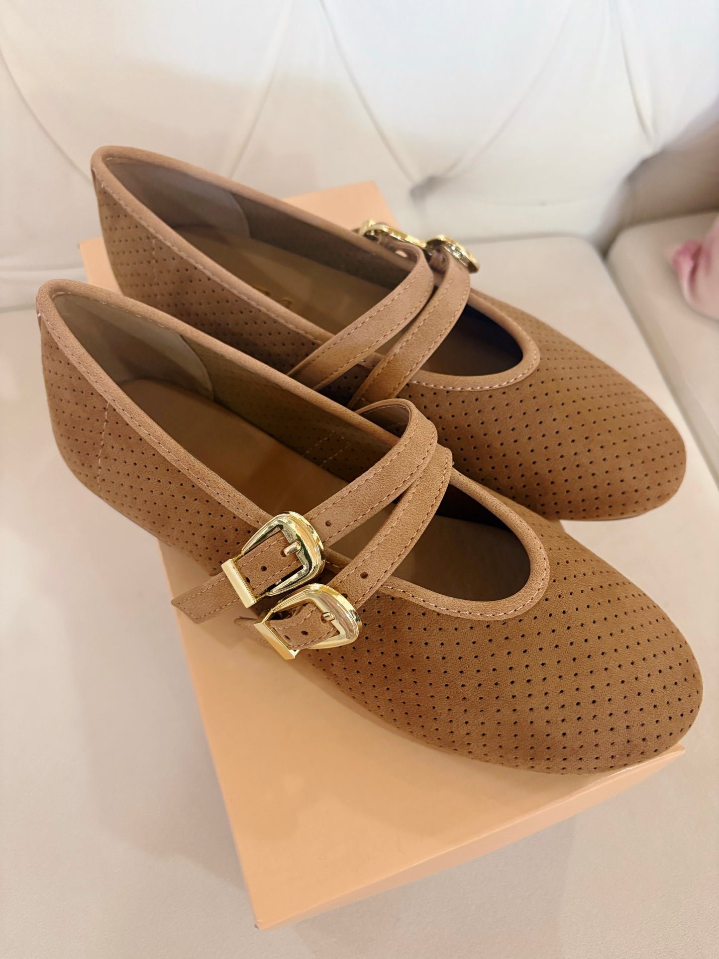 LEIGHTON MARY JANE FLATS- TAN