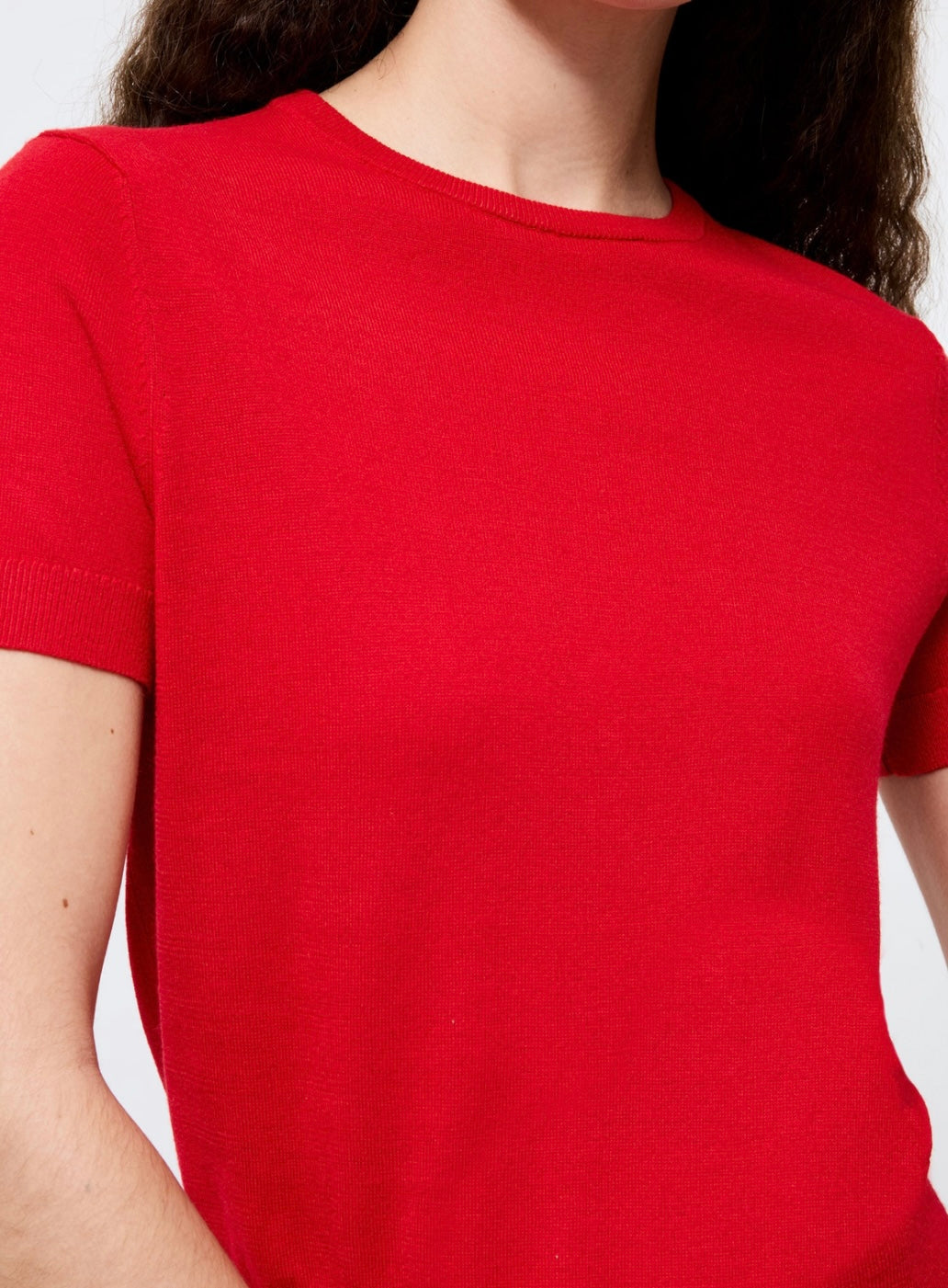 NOLA FINE KNIT SHORT SLEEVE SWEATER TOP- RED