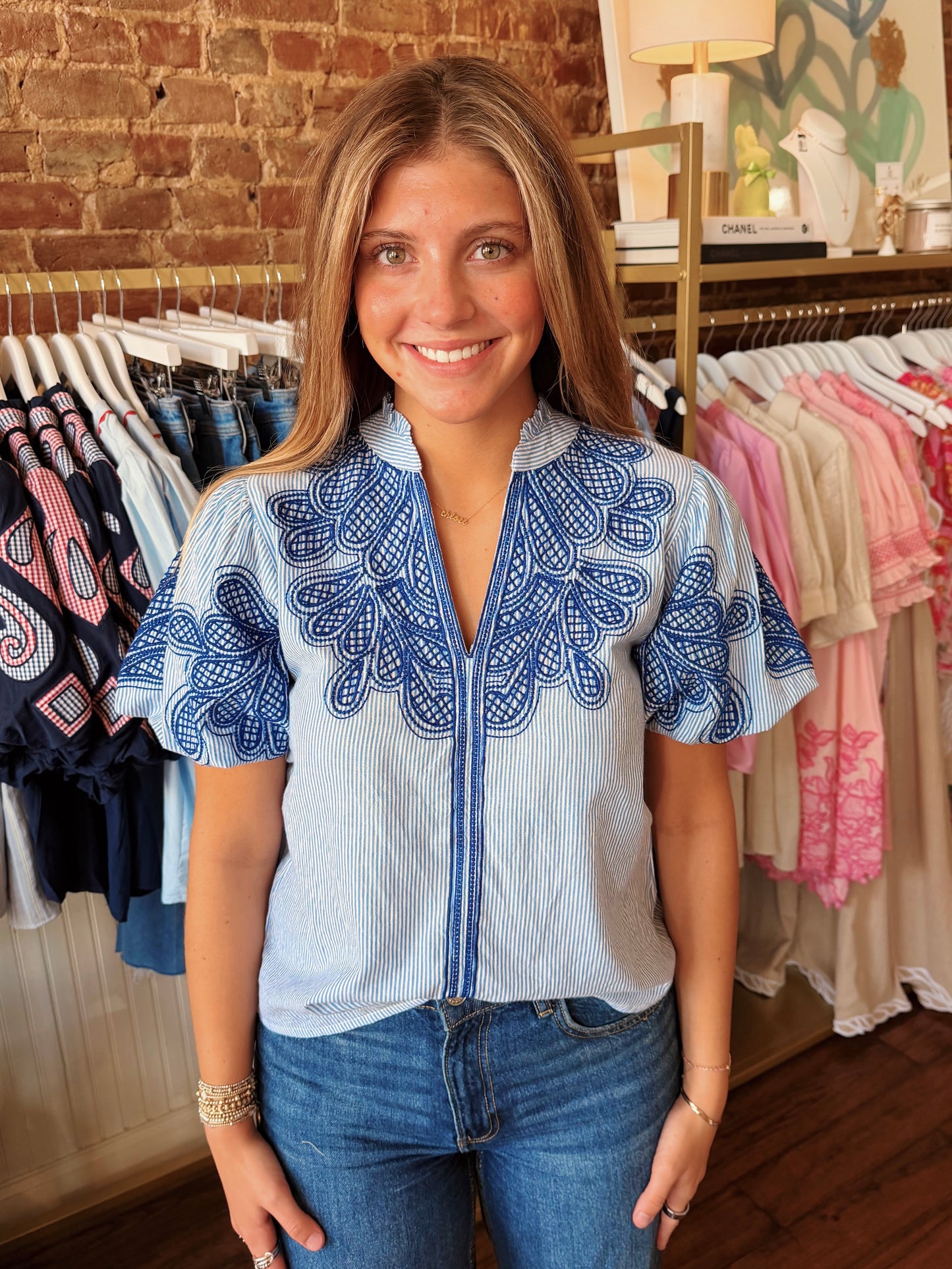LILAH PUFF SLEEVE EMBROIDERY TOP