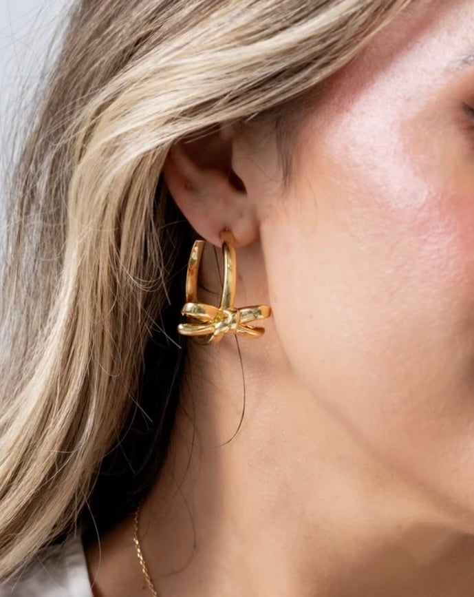 LUXE GOLD BOW HOOP EARRINGS