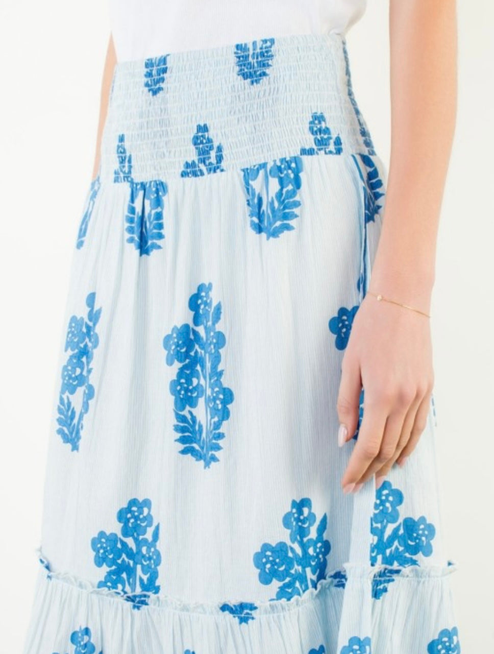 ASHTYN FLORAL SKIRT- LIGHT BLUE