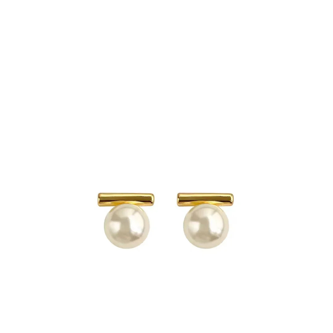 SET THE BAR PEARL STUDS