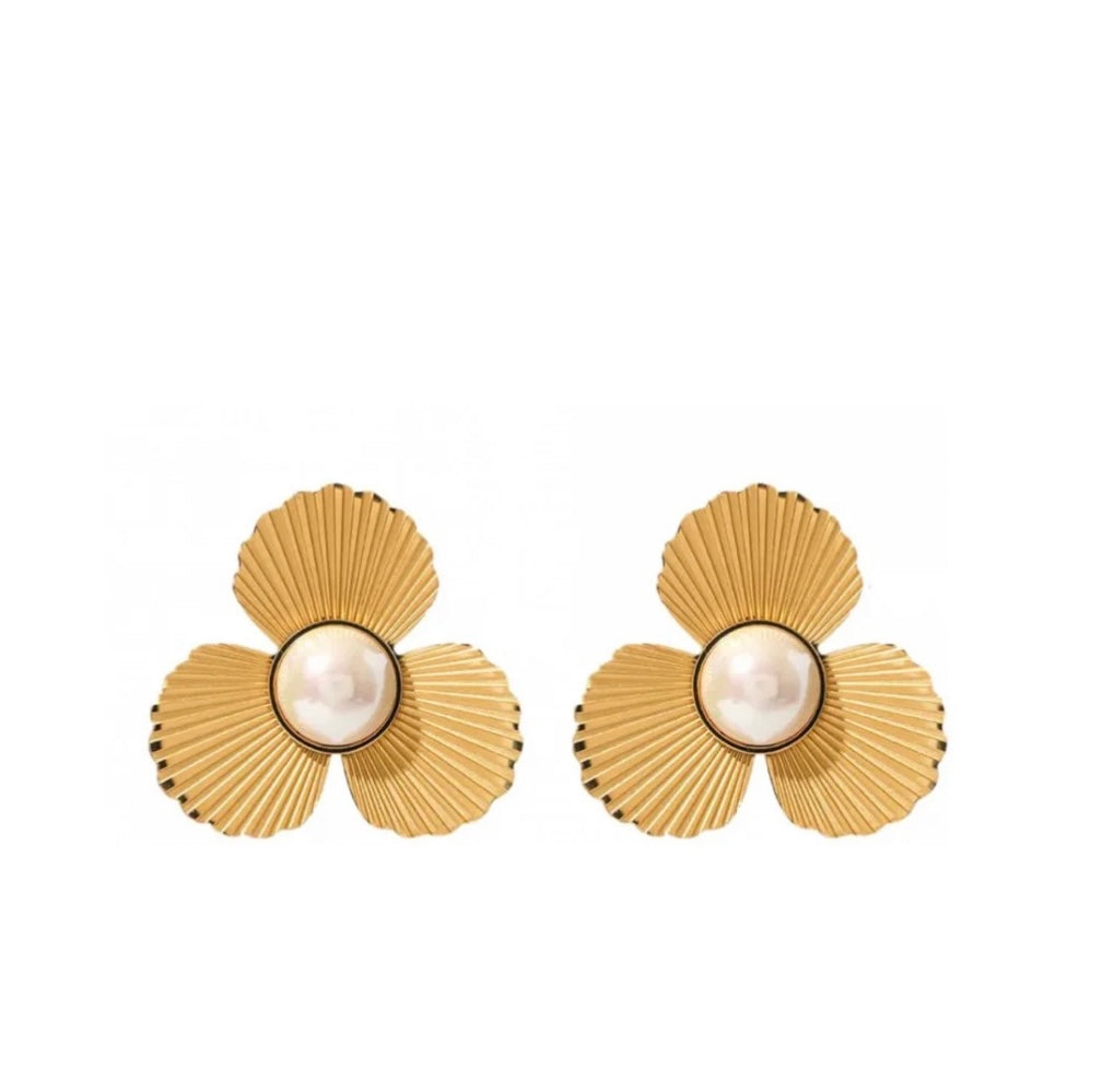 PETALS AND PEARL STUDS