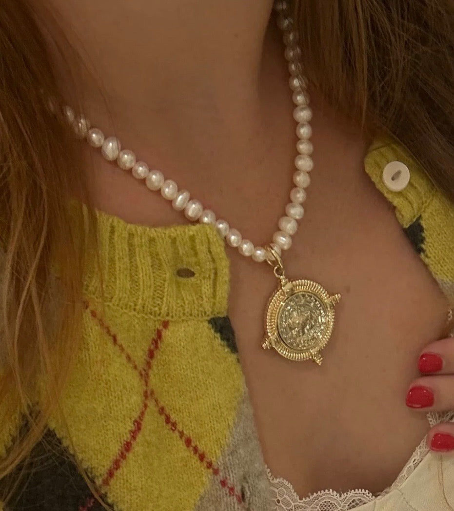 GOLD COMPASS PEARL NECKLACE