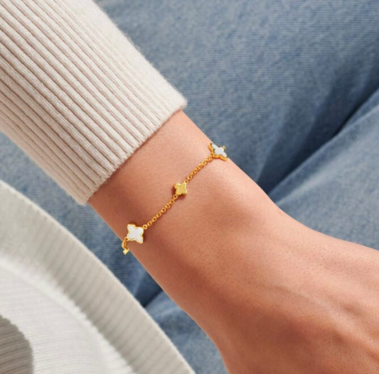 LOVED BY YOU/MOTHER OF PEARL CLOVER BRACELET